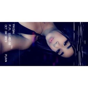 Meet your Posher, Leslie